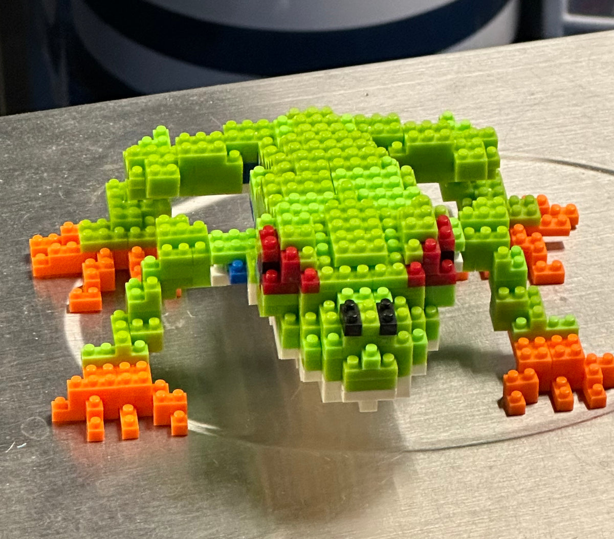 Red Eye Frog Micro Morph Micro-Block model – Inspired Passion Productions