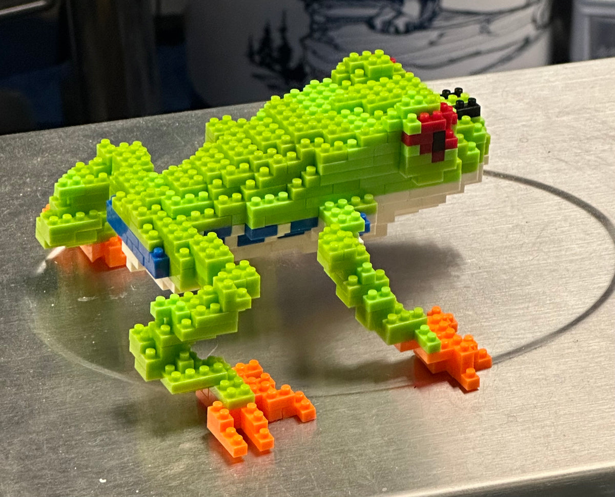 Red Eye Frog Micro Morph Micro-Block model – Inspired Passion Productions